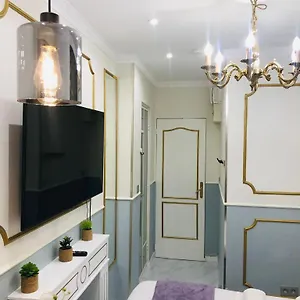 De Luxe , Paris France